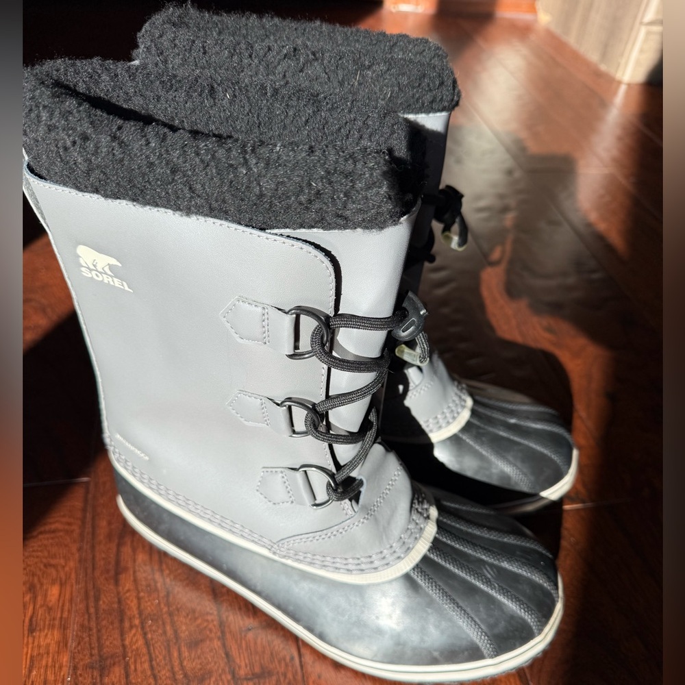 Sorel Black and Gray Snow Boots Women’s Size 7
